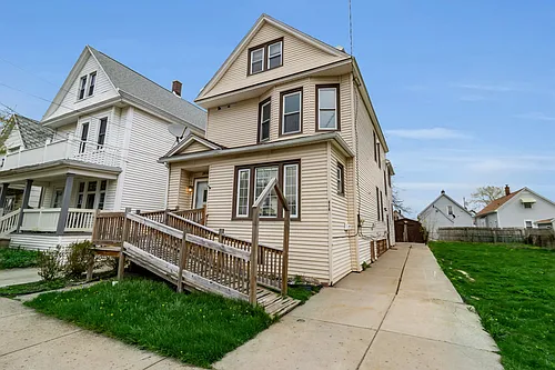 213 Cable St Photo 1