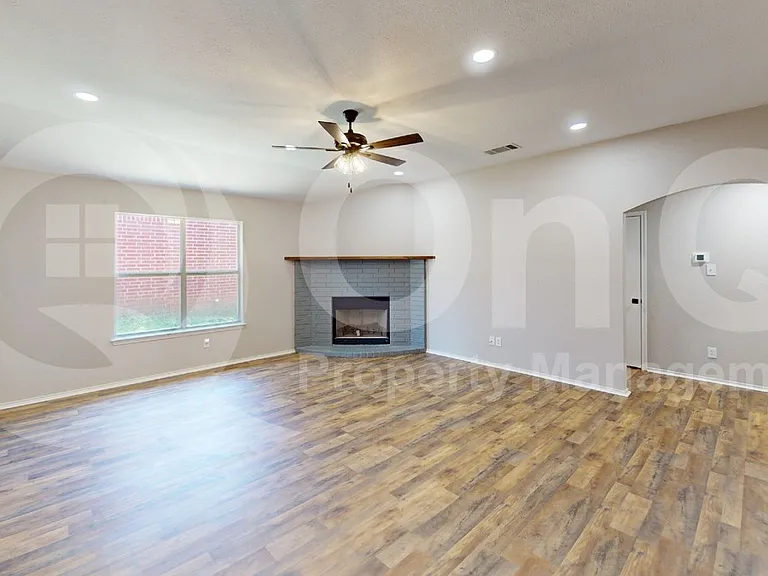 422 Blueberry Hill Ln — Photo 3