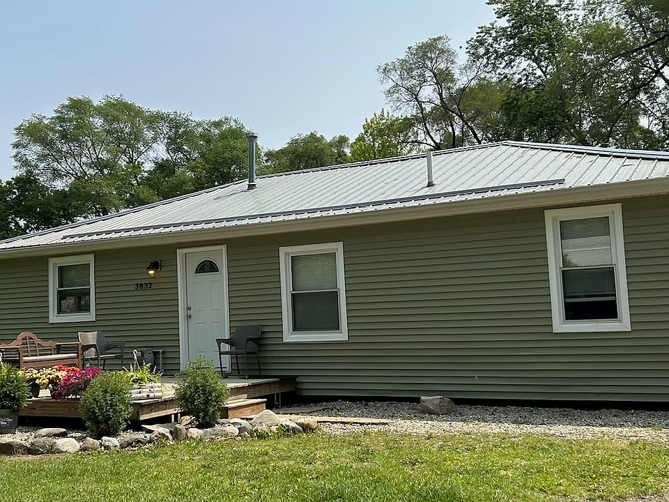 Large Deck at Front of House