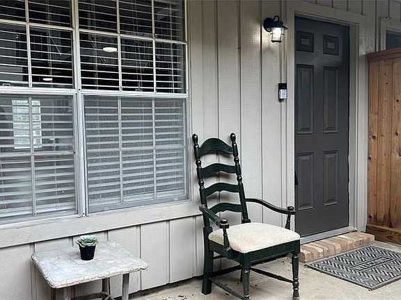 5th image of 1223 Augusta Dr APT 3