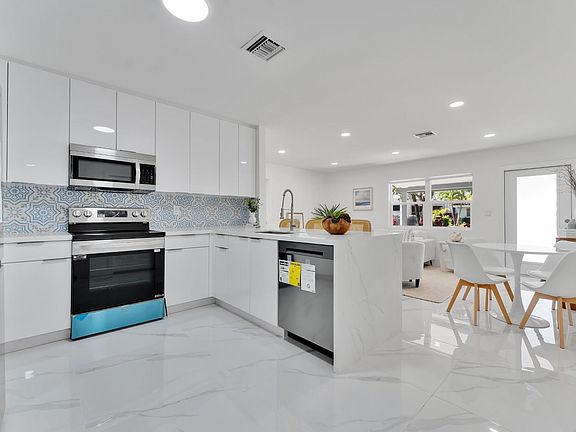 4th image of 3560 NE 13th Avenue