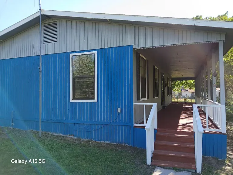 6092 FM 180 — Photo 2