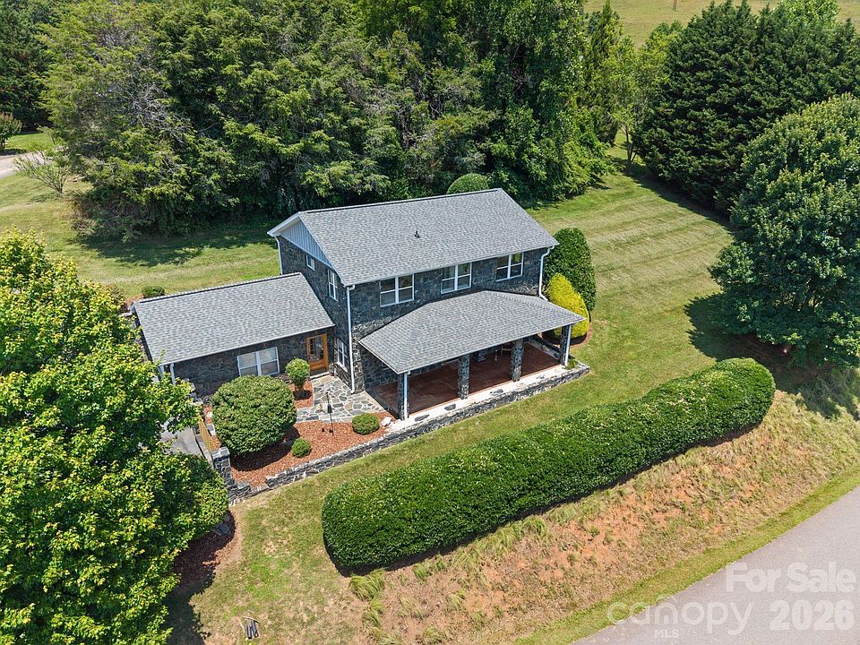 1st image of 195 Oak Ln