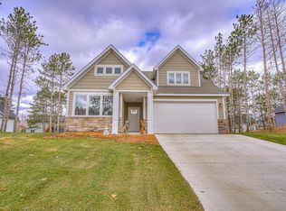 1449 Creekwood Dr, New Richmond, WI 54017