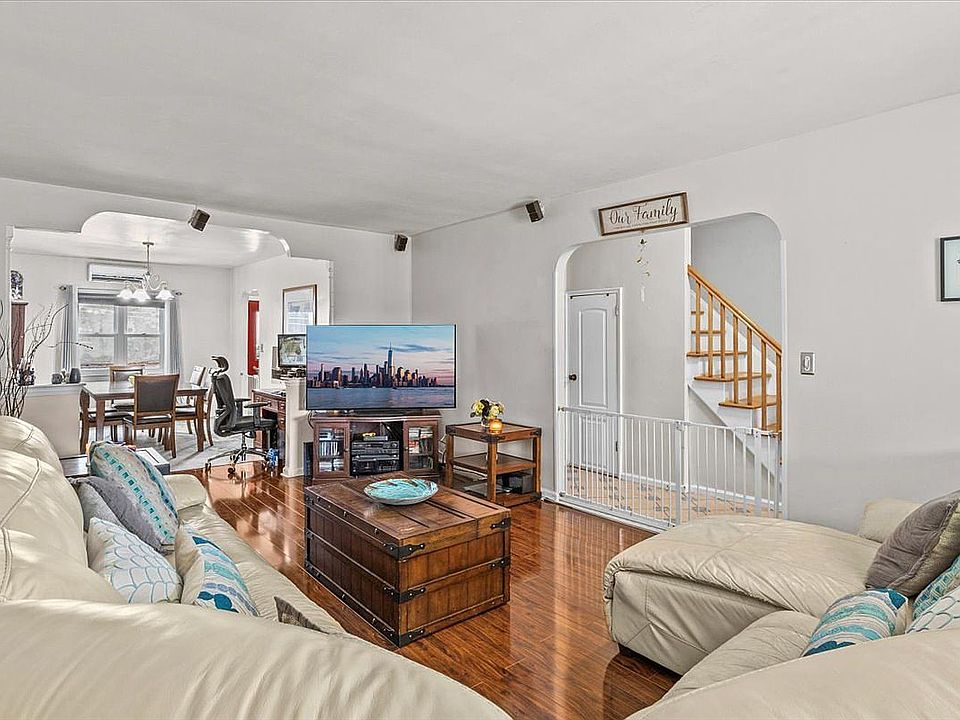 1st image of 2542 Bronxwood Ave
