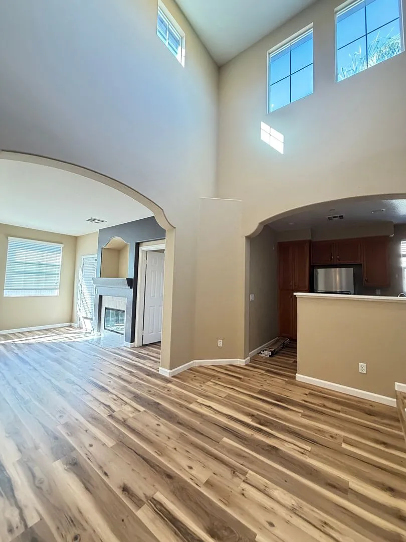 Best Townhouse in Mission Valley Escala Townhome for Rent — Photo 4