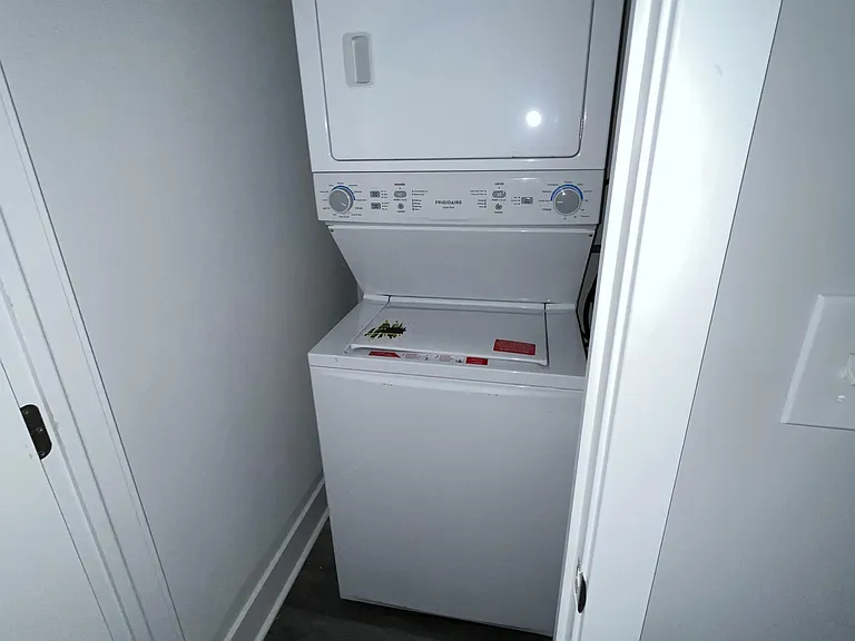 527 Welsh St #1 — Photo 6
