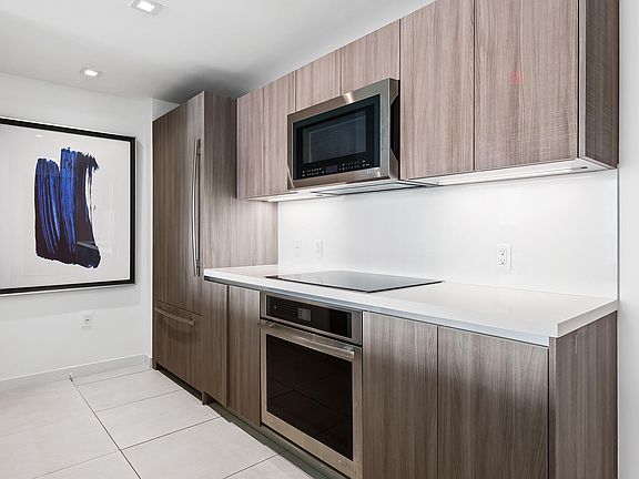 4th image of 401 N Birch Road #916