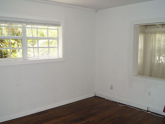 2nd image of 165 NW 96th St
