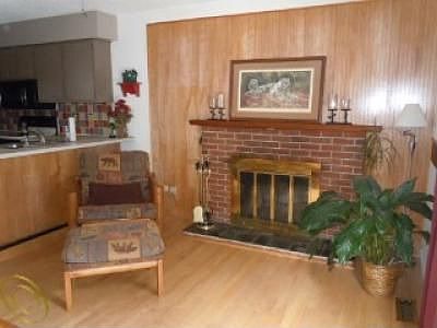 3rd image of 1008 Louise St
