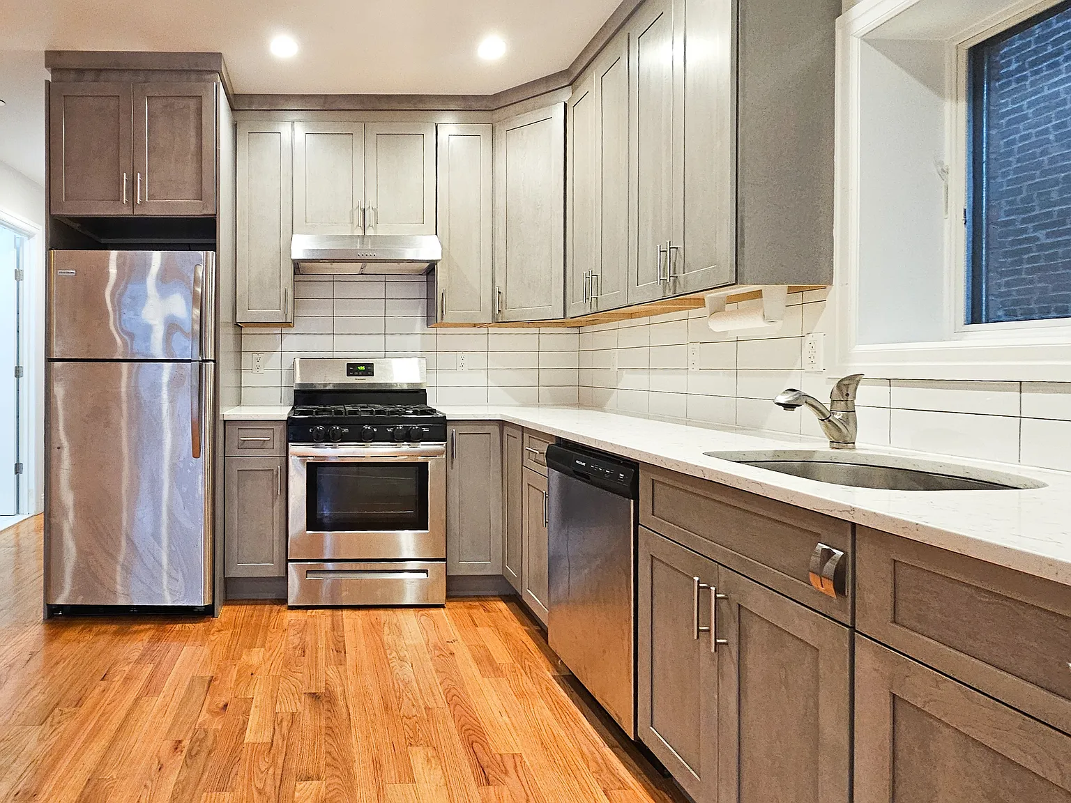 3 bed, 1200 sqft, $3,600 — Photo 4