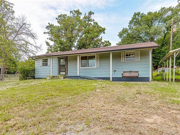 2nd image of 2 Clearpond Ln