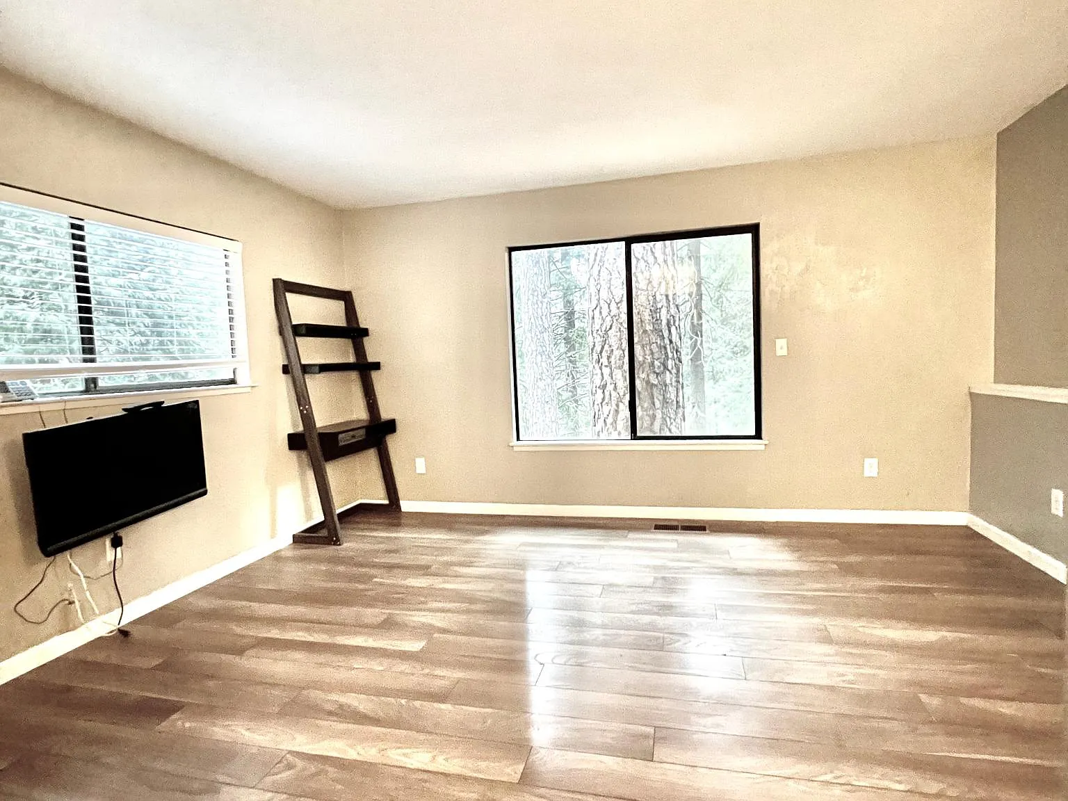 27151 Lake Dr — Photo 2