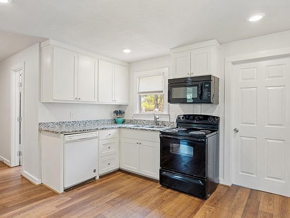 3rd image of 207 E 4th St