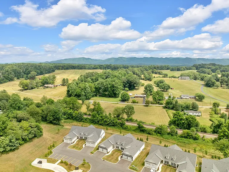 Wilson Knob View Condominiums — Photo 31