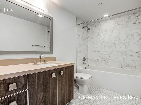 5th image of 1168 S Barrington Ave #208A