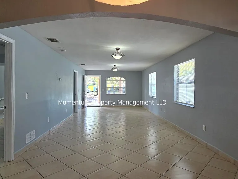 1708 E Genesee St — Photo 2