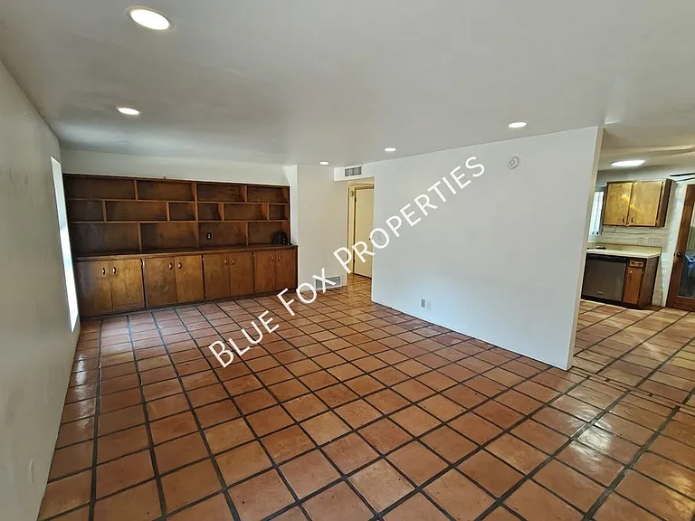 2781 W Calle Carapan — Photo 5