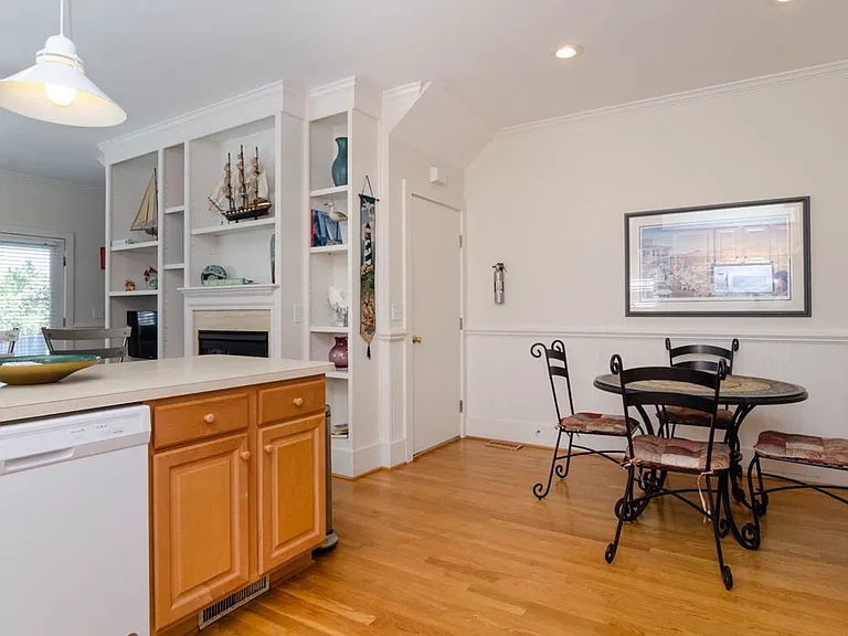 10 Meier St #B — Photo 11