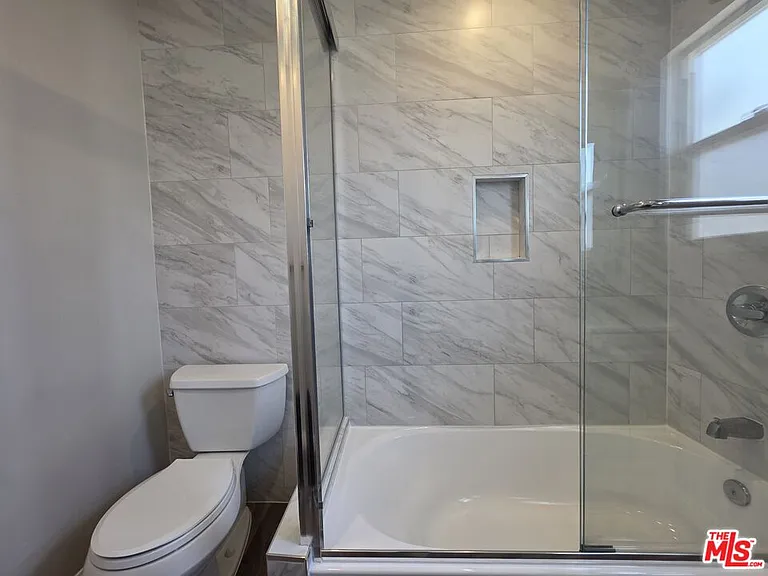 2012 S Holt Ave #2014 — Photo 17