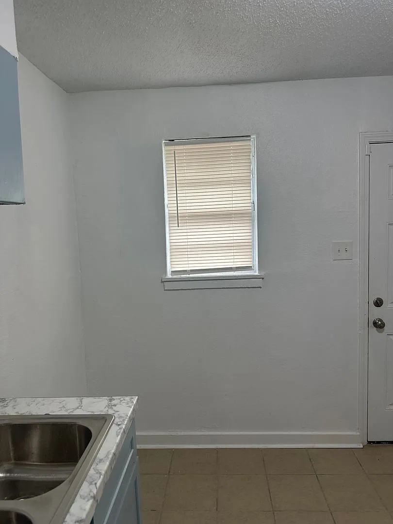 1344-1346 Hyde Pk Blvd — Photo 1