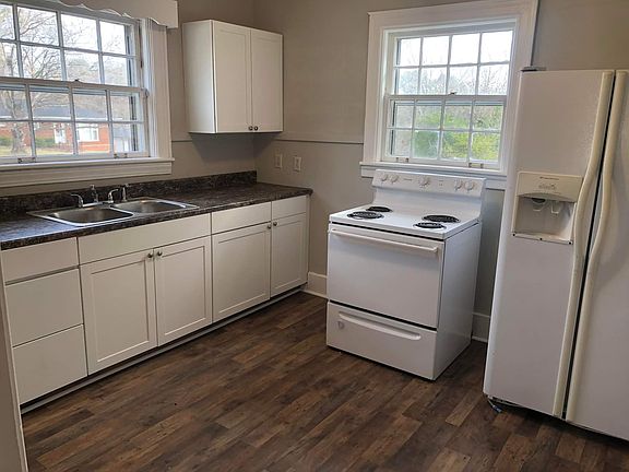 4th image of 923 Cumberland Dr #A