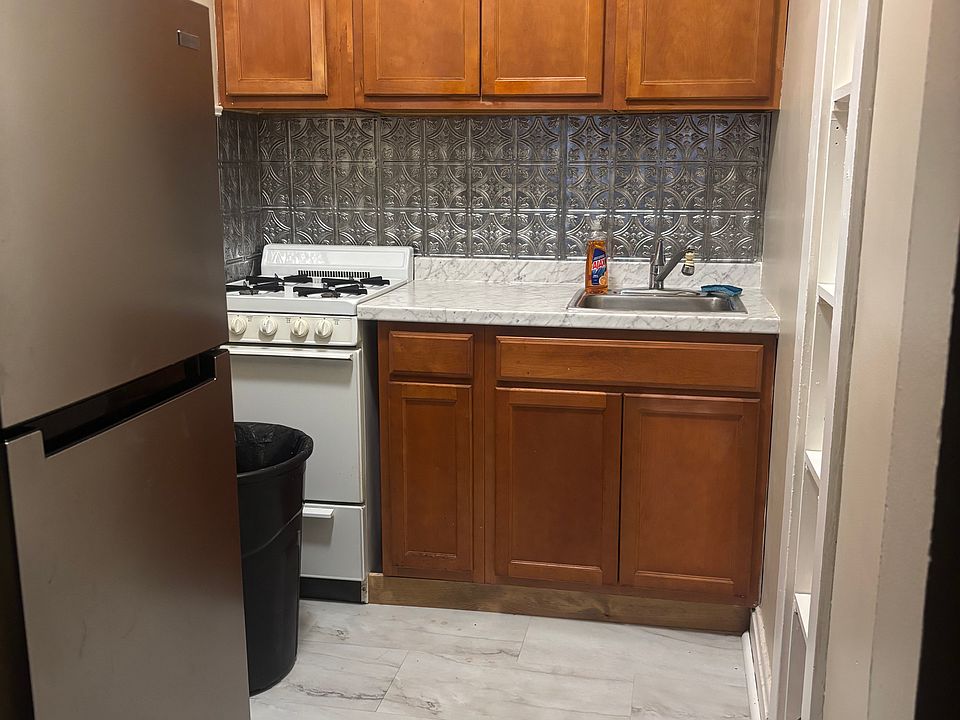 2nd image of 112 N Harrisburg St #8