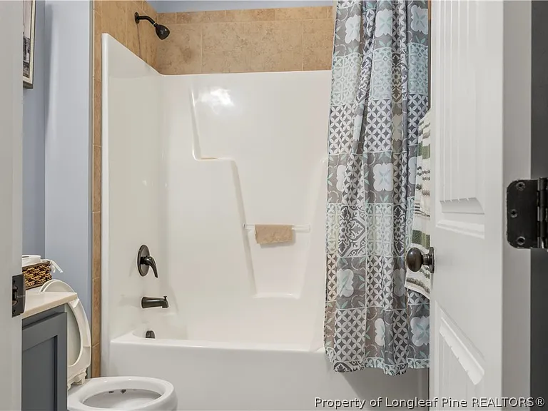 221 Fountain Grove Dr — Photo 13