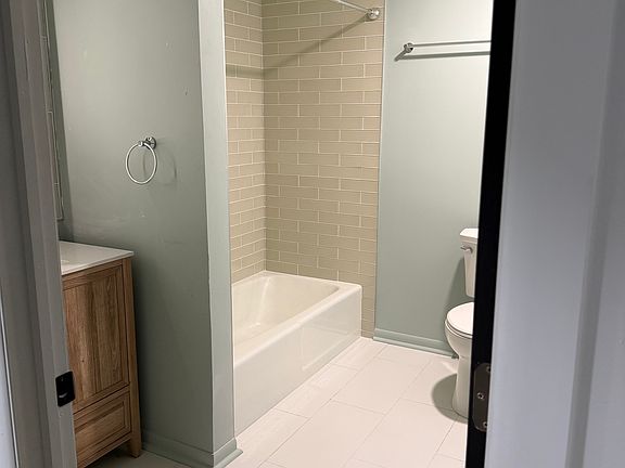 4th image of 4004 Foss Rd NE #102