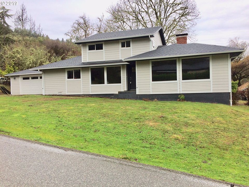 1st image of 450 SE Leland St