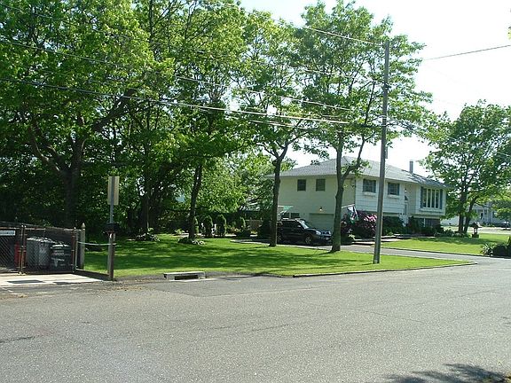 2nd image of 114 Trafalgar Dr