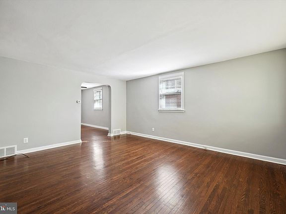 3rd image of 257 Wilde Ave