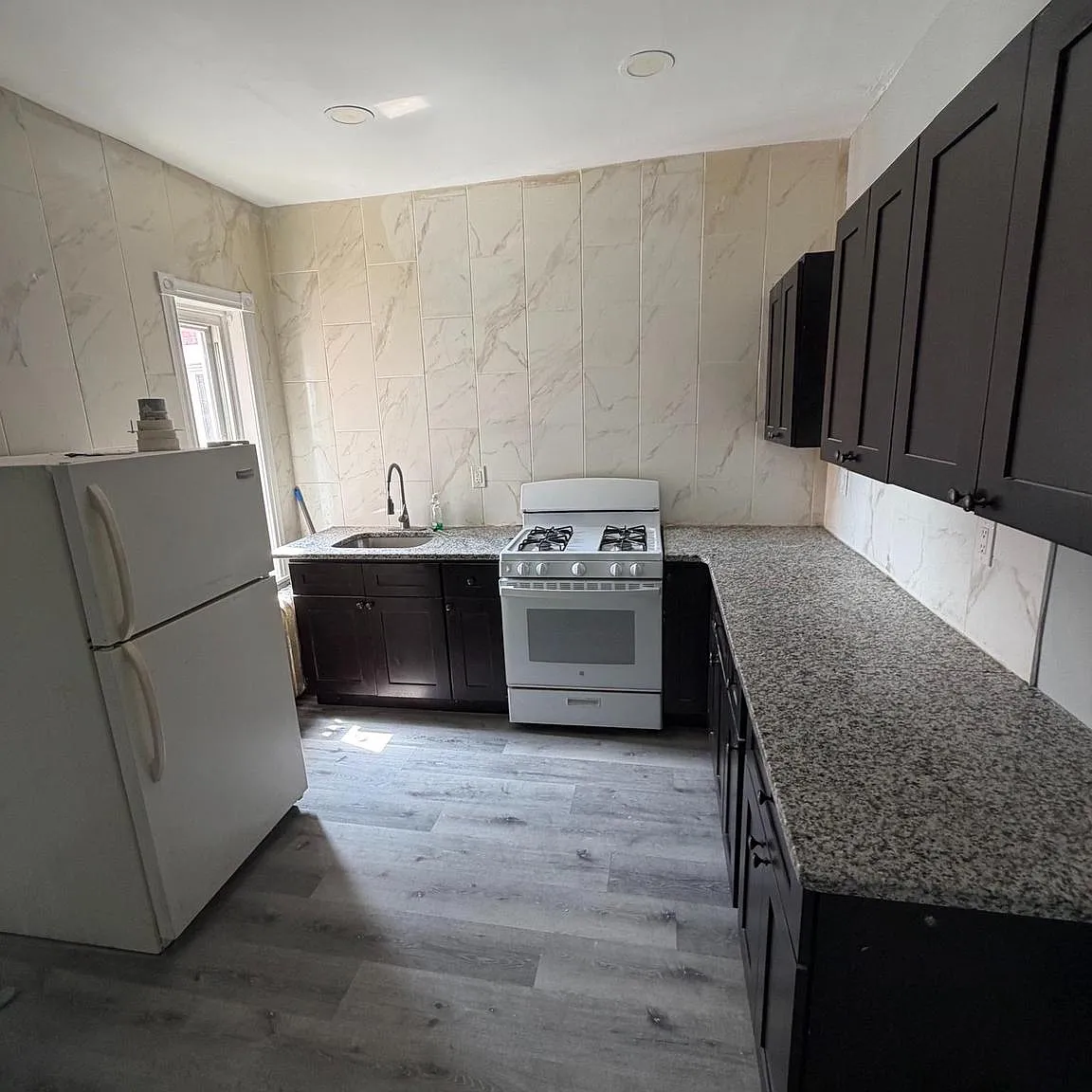 2 bed, 1.0 bath, 1256 sqft, $950 — Photo 1