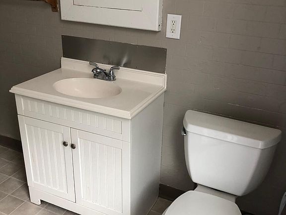 5th image of 926 S 6th St APT 3