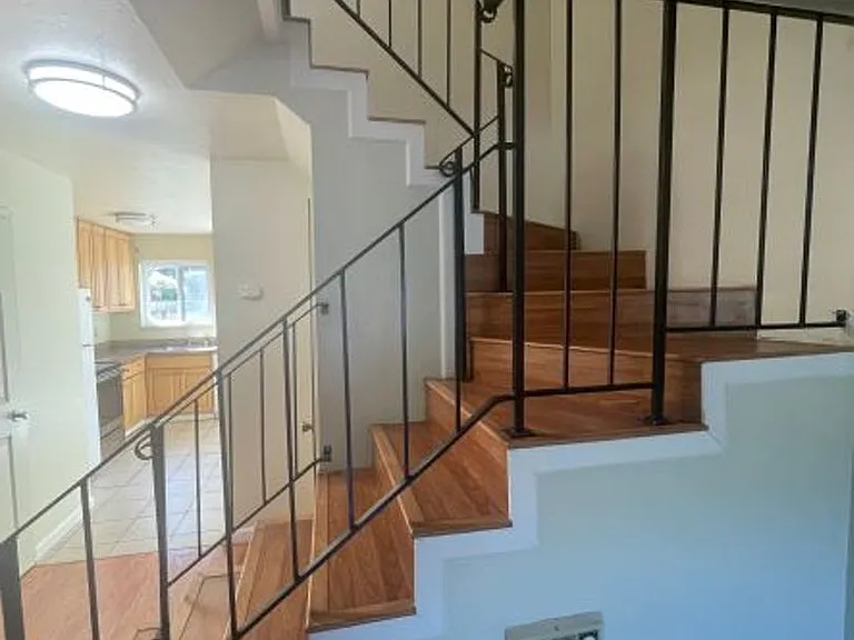 4560 Thornton Ave #15 — Photo 4