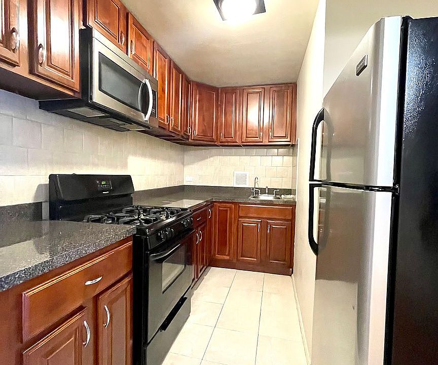 1st image of 1530 E 8th St #2