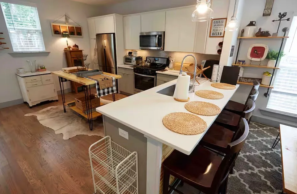 3 bed, 2.5 bath, 1680 sqft, $3,000 — Photo 3