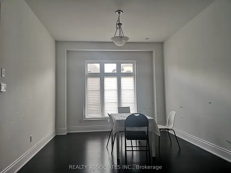 241 Stormont Trl — Photo 6