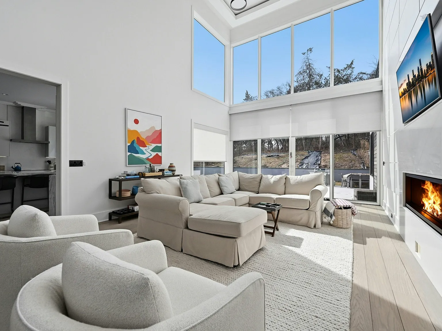 Stunning Contemporary Home — Photo 4