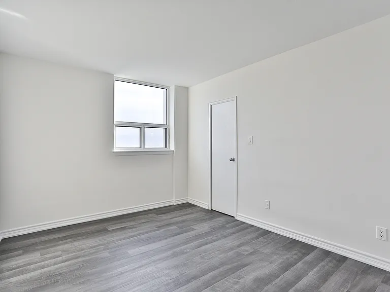 111 Raglan Ave #1008 — Photo 10