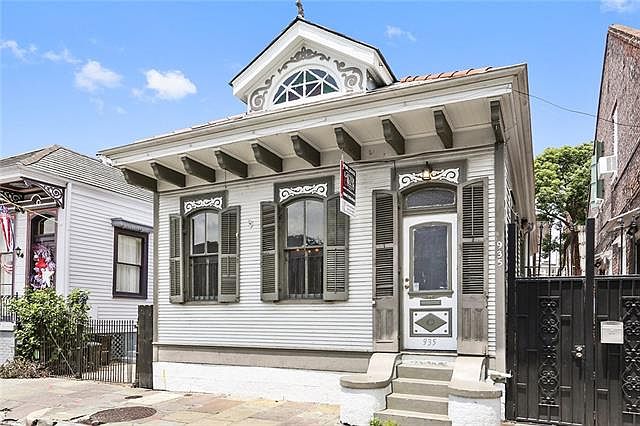 1st image of 935 Saint Ann St