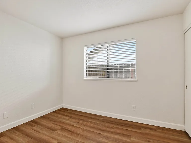 5213 Laguna Park Dr — Photo 23