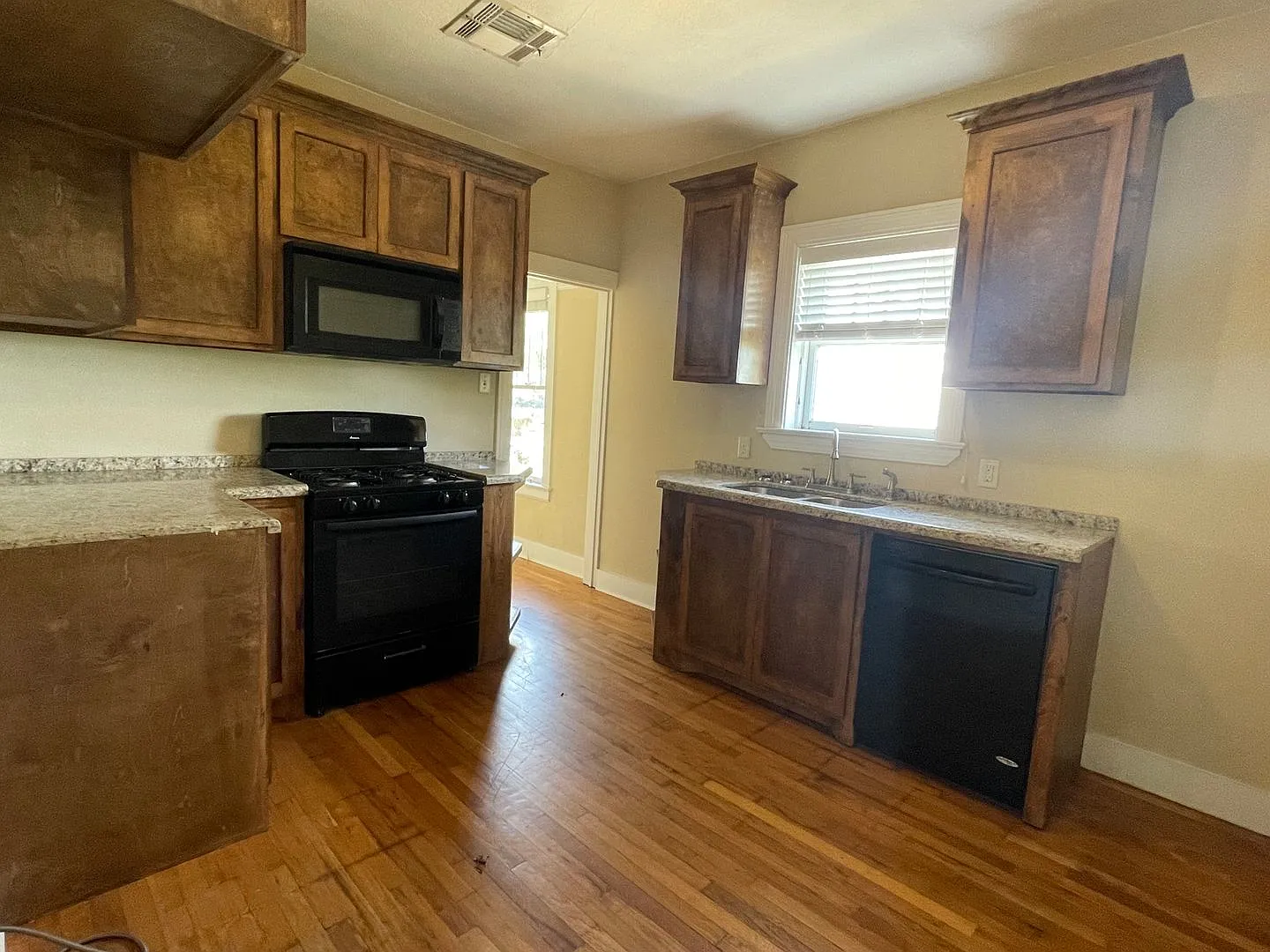 1B/1B Apartment Available Near Downtown Lake Charles — Photo 4