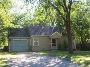 2126 SW Moundview Dr, Topeka, KS 66614