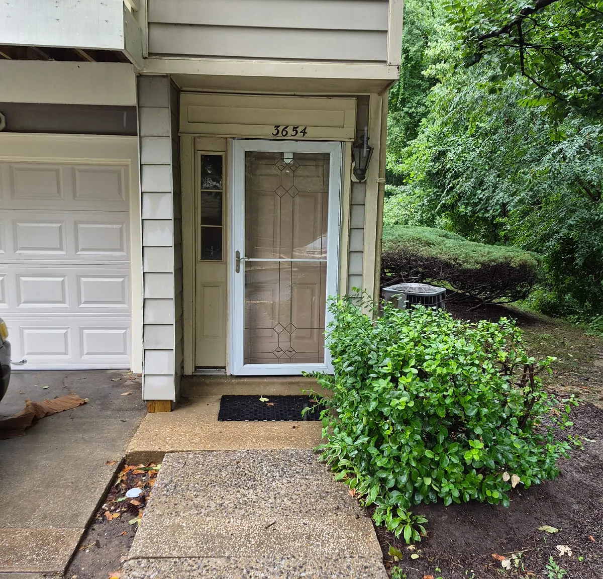 3 bed, 2.5 bath, $1,200 — Photo 1