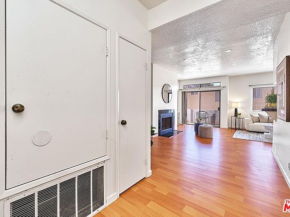 3rd image of 431 S Kingsley Dr APT 205