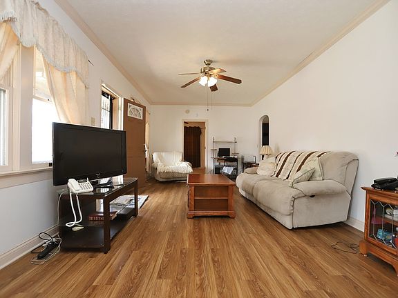 5th image of 634 Washington Ave