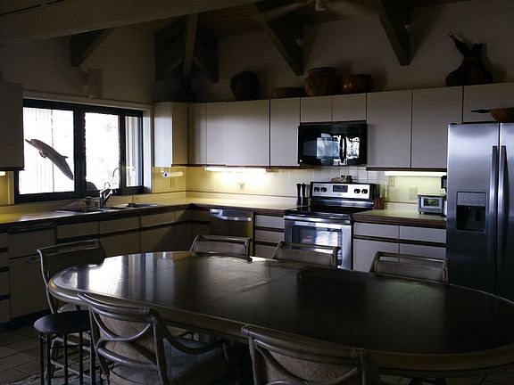Open Kitchen & Dinning Area