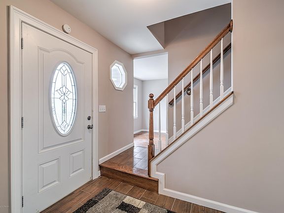 2nd image of 810 Vaughn Ave