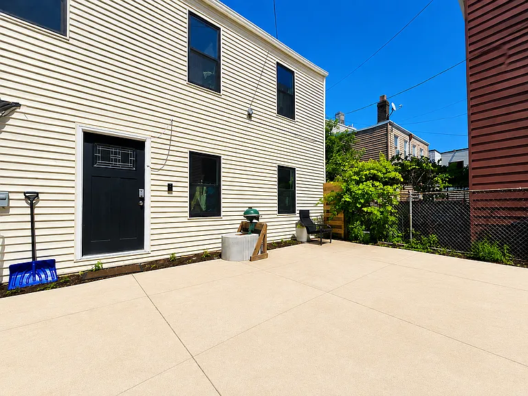 558 Fairview Ave #1B — Photo 10